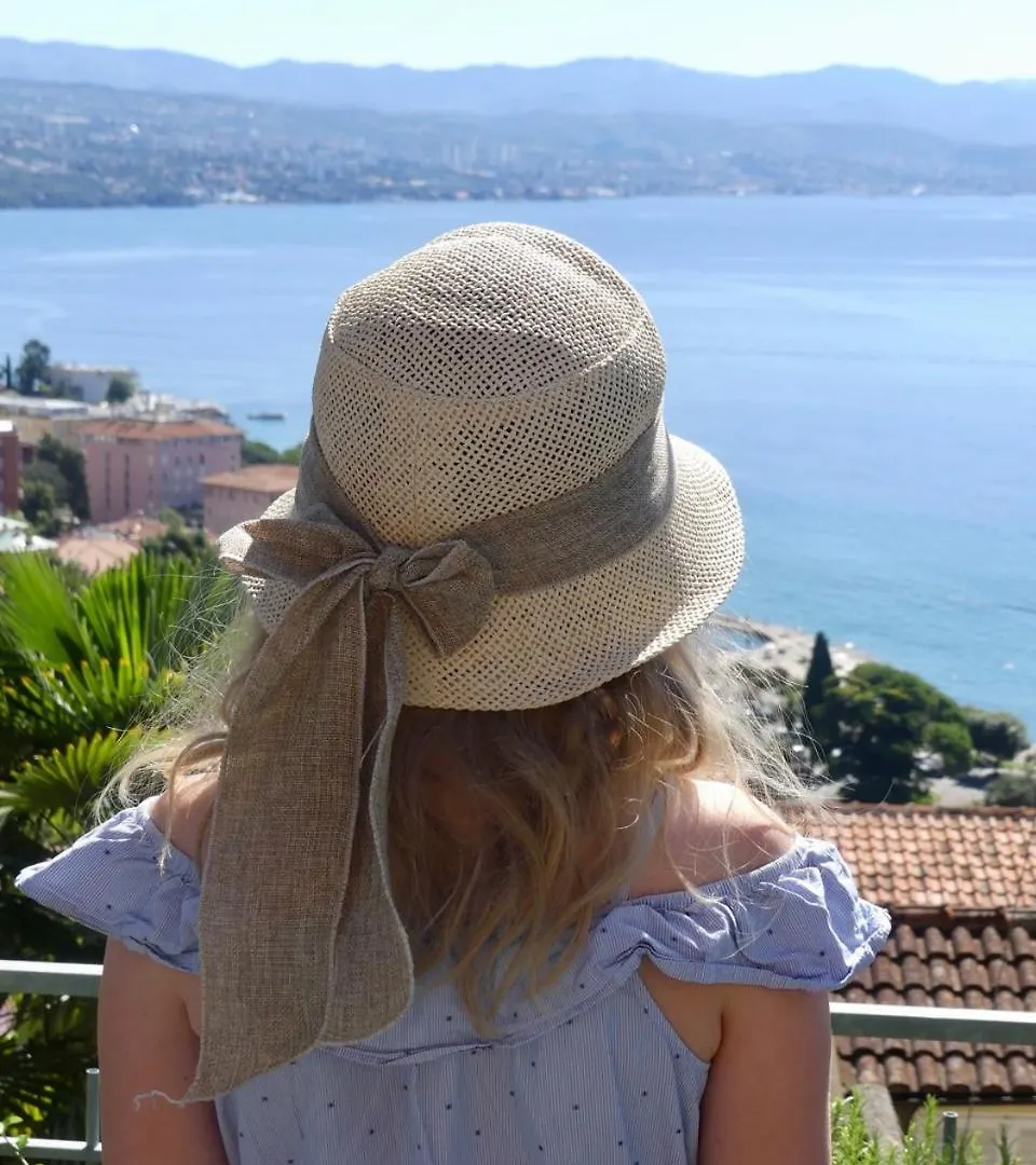 Apartment Pomalo - Home In Opatija Croatia